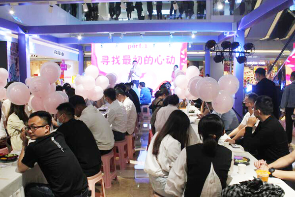 今日份的甜蜜:52位单身男女淮安金鹰找幸福!