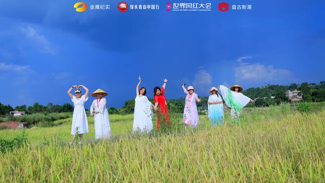 见证·下一个明星主播>组委会走进罗定市连州镇消费扶贫公益活动
