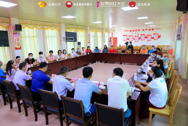 见证·下一个明星主播>组委会走进罗定市连州镇消费扶贫公益活动