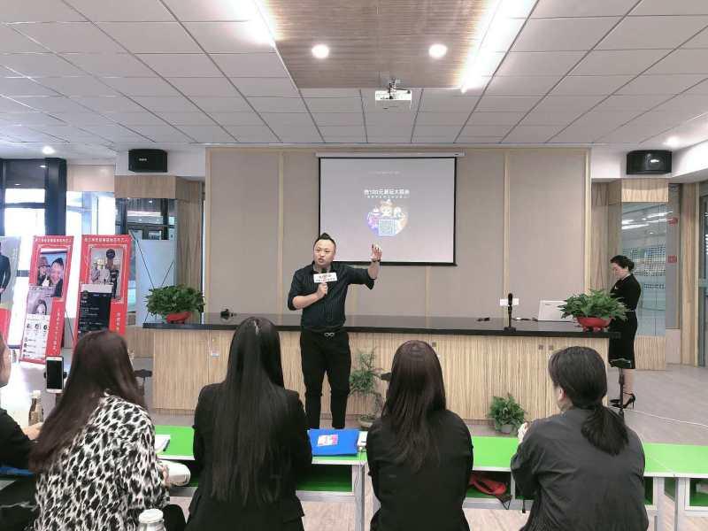 浙江台州路桥区巾帼主播进修学院首期学员毕业典礼