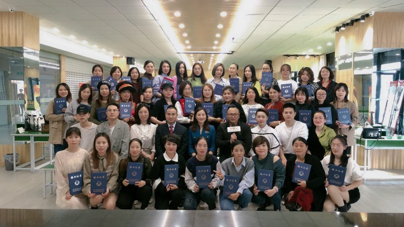 浙江台州路桥区巾帼主播进修学院首期学员毕业典礼