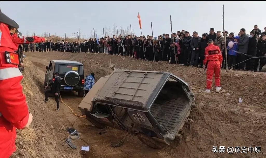 宝丰县举办首届农民汽车场地越野竞技赛