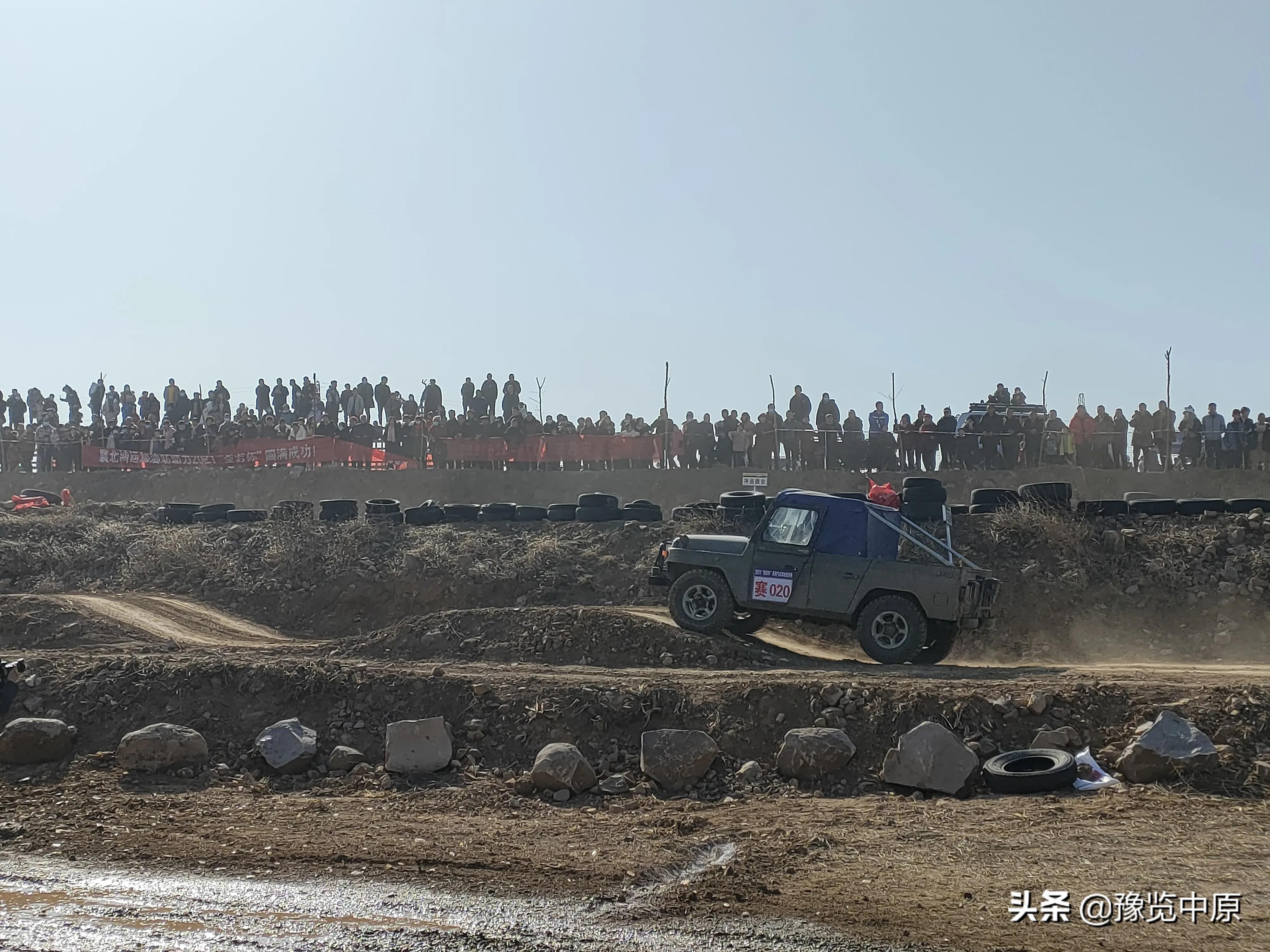 宝丰县举办首届农民汽车场地越野竞技赛