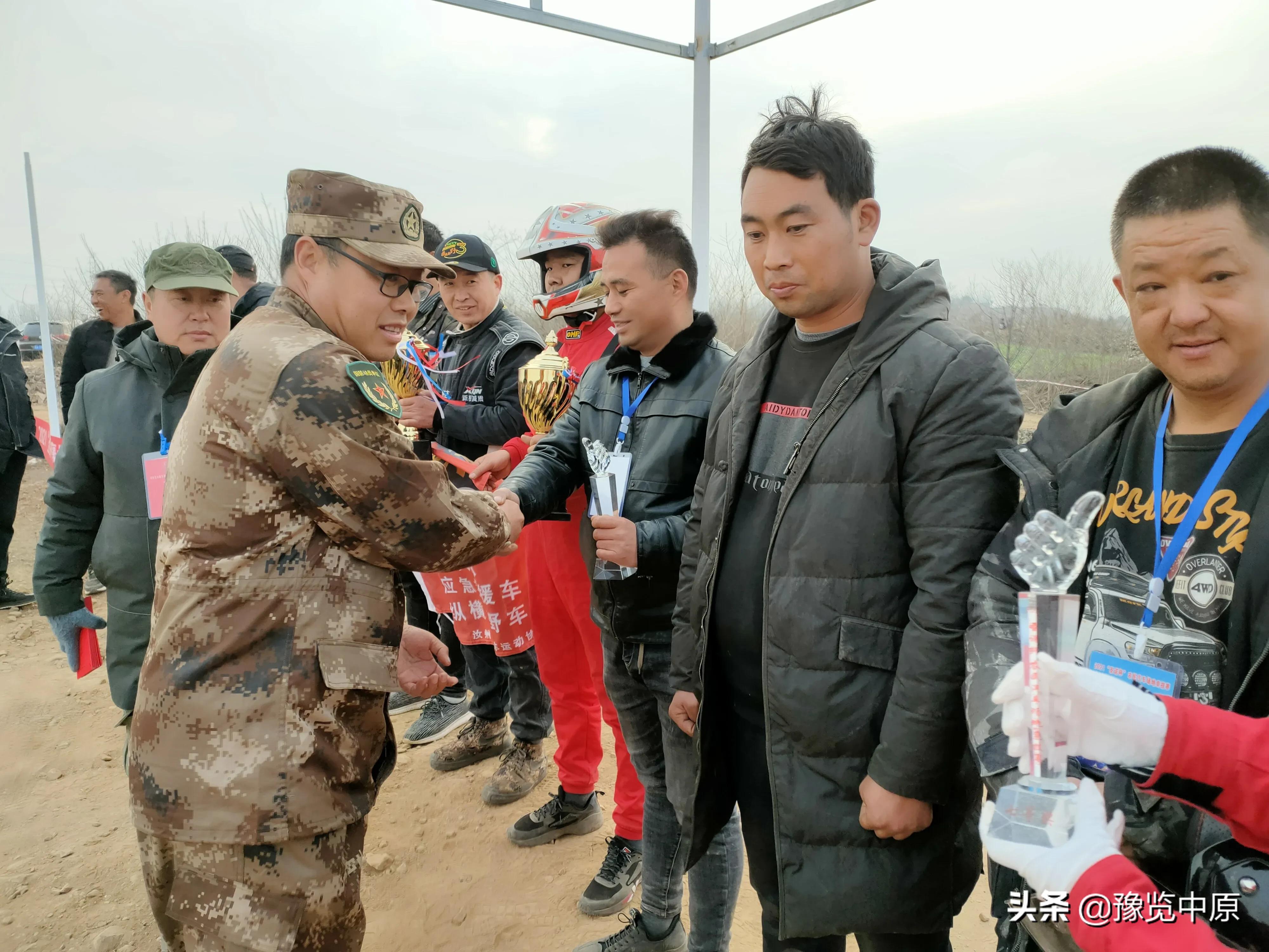 宝丰县举办首届农民汽车场地越野竞技赛