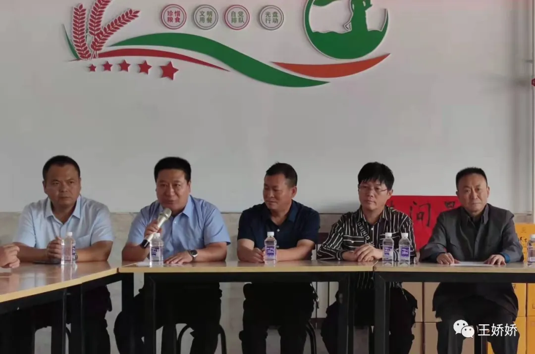 太行第一善庄环丹山庄善文化传承人到霍秀学校开展爱心捐赠