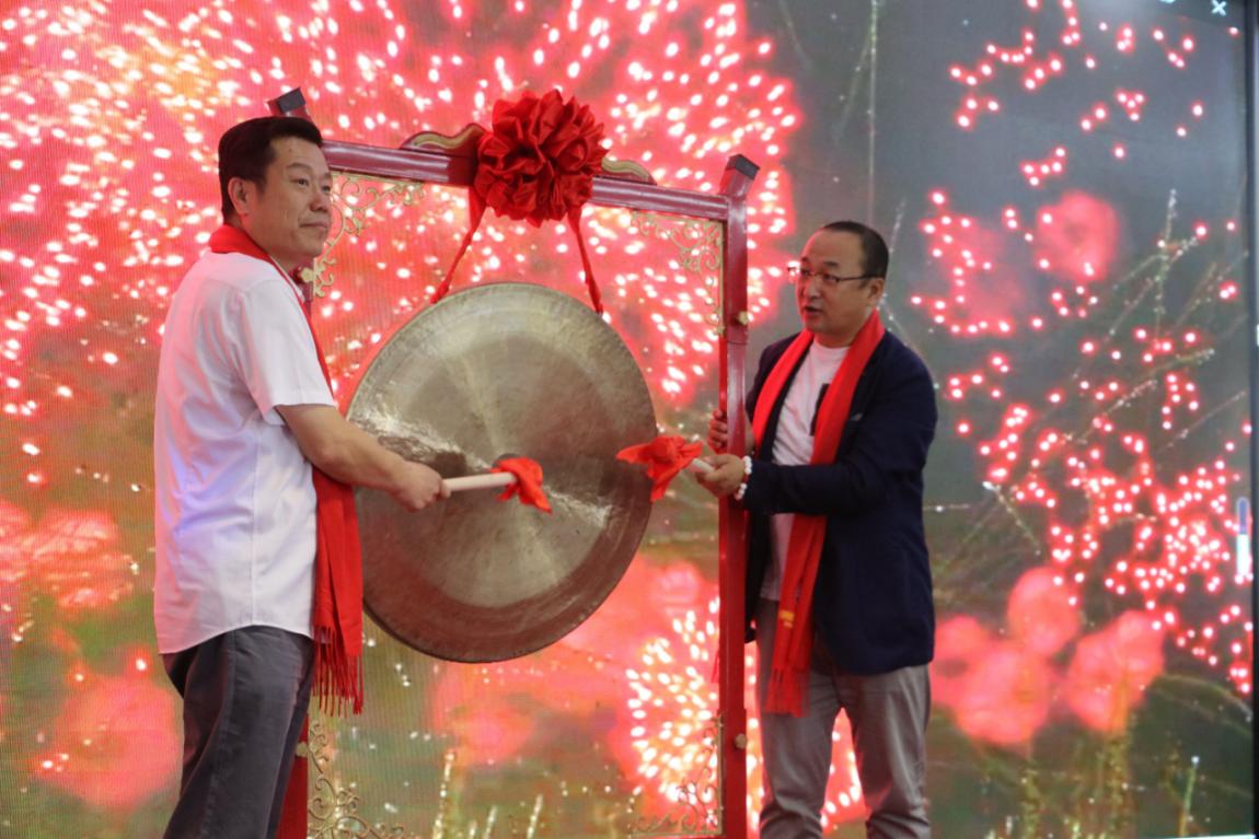 81f8e2fdbd2f961a5a6df2c7e795025