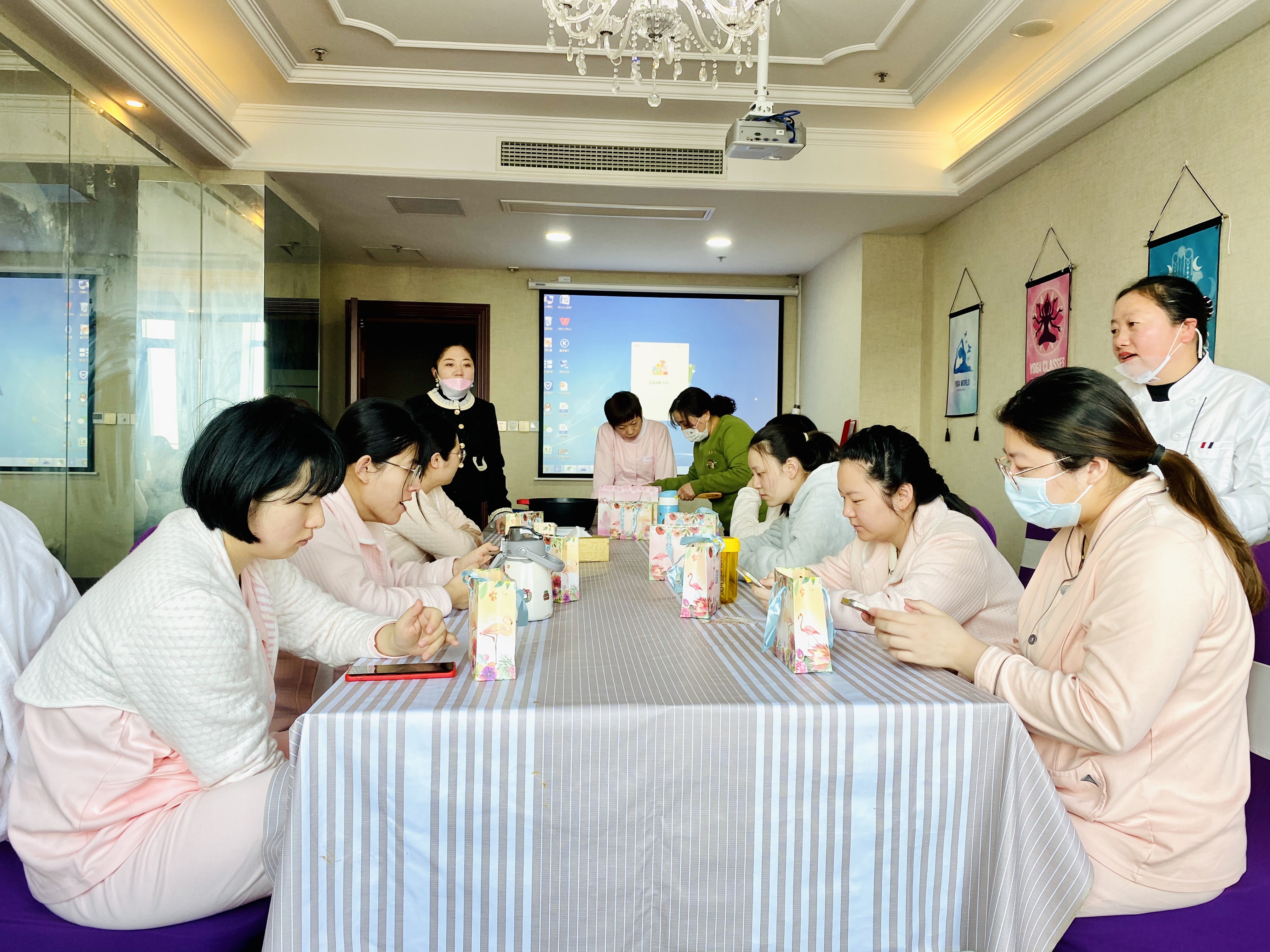 爱美丽手工走进安吉儿国际月子会所之“阿胶糕”熬制篇
