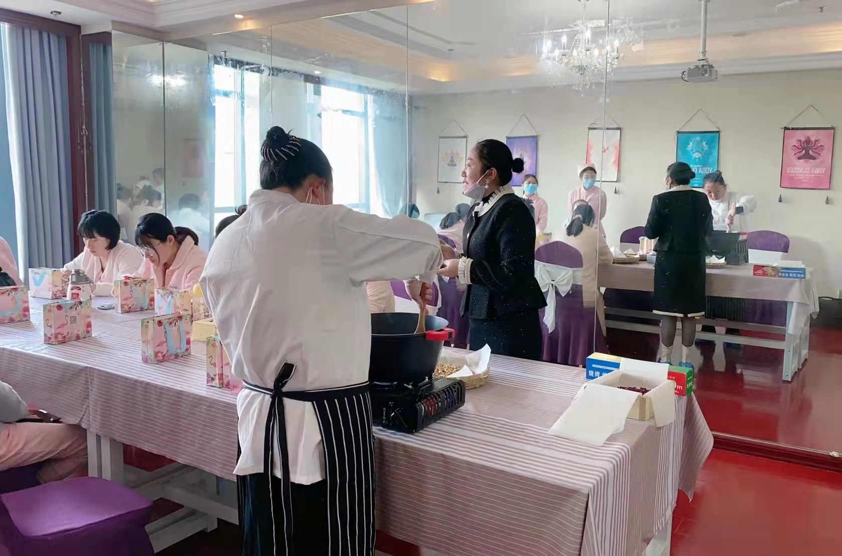 爱美丽手工走进安吉儿国际月子会所之“阿胶糕”熬制篇