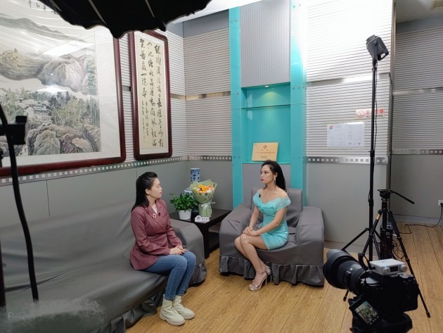 ������ƬЯ�ֶ��¸������ֻ�