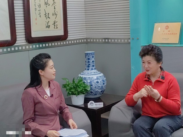 ������ƬЯ�ֶ��¸������ֻ�