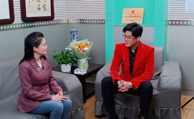 ������ƬЯ�ֶ��¸������ֻ�