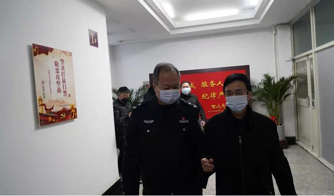 ��־�ɳǣ������������ͭǽ����