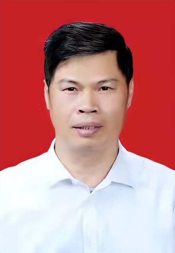 郑慕龙作品:晚春四月的江南村庄(外一首)