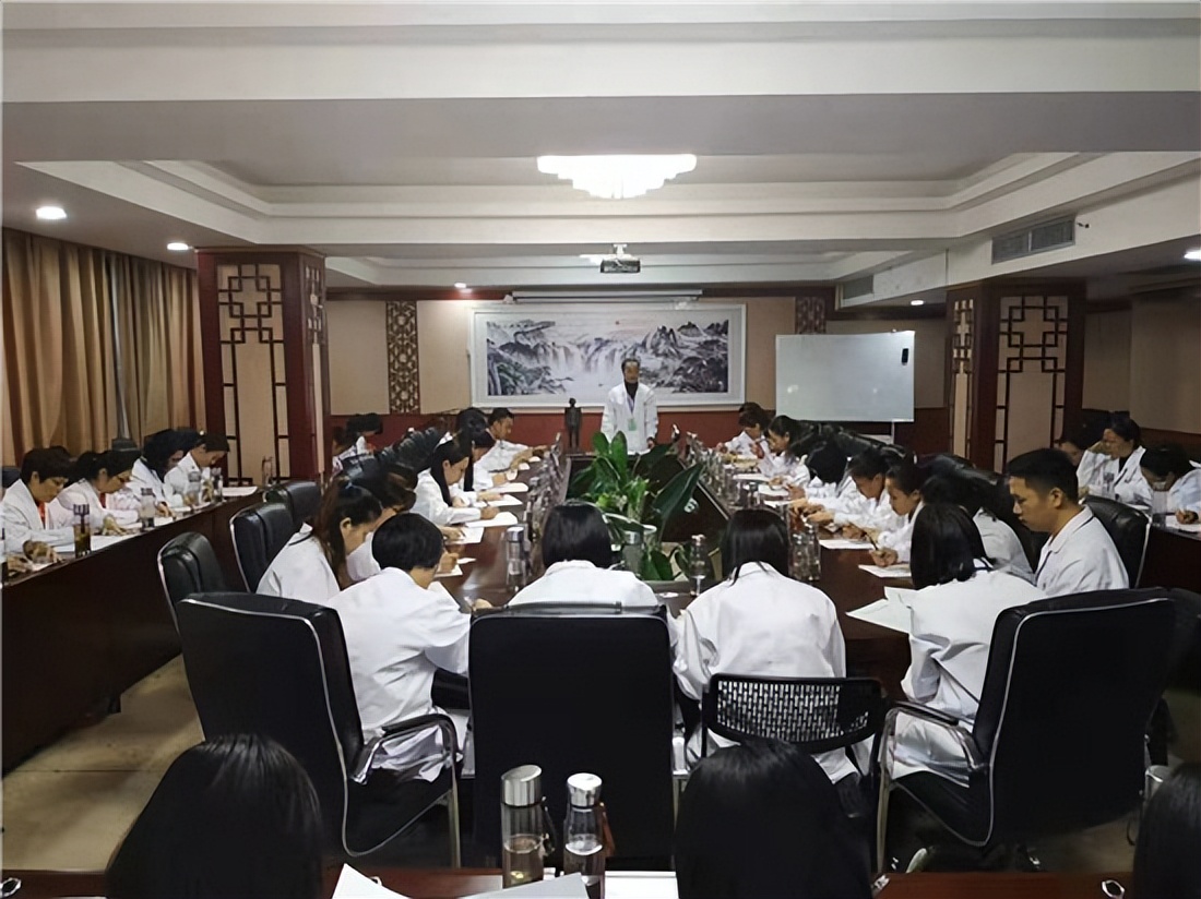 ̩�����У�����������ҽҩ�о�Ժ��һϮ������ս����ӣ���̸�