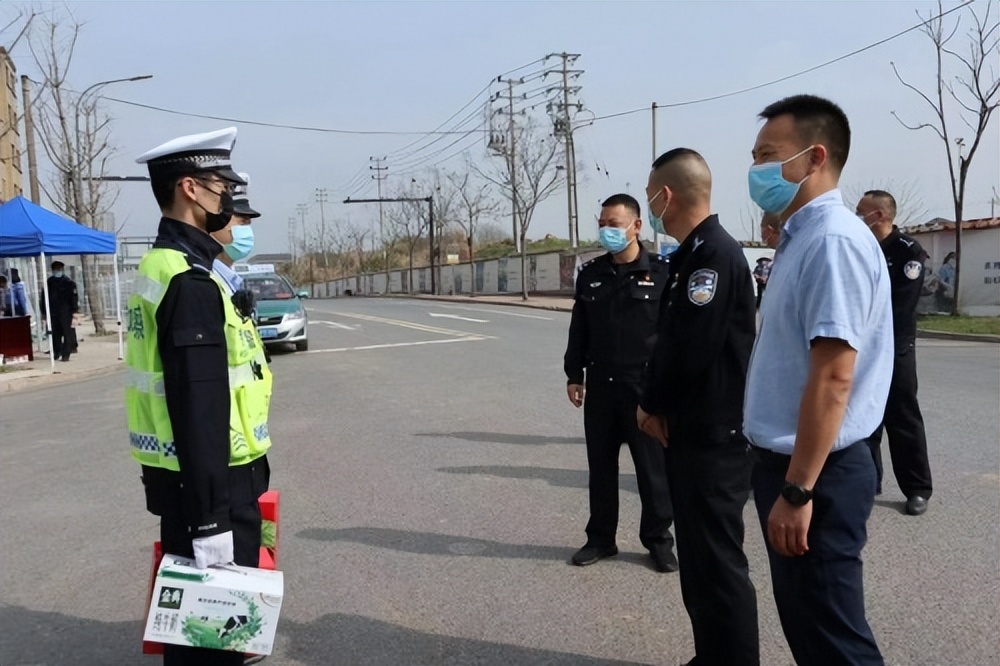 �𻪶���ɹ��з������մ��ڵ� ��Ϊ�������±�������