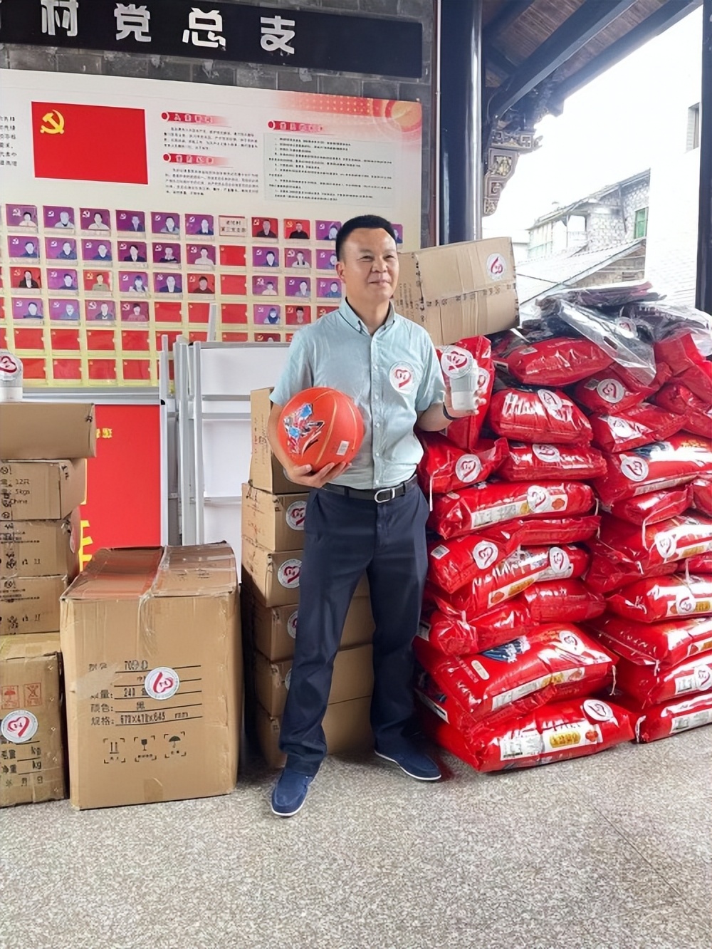 �𻪶���ɹ��з������մ��ڵ� ��Ϊ�������±�������