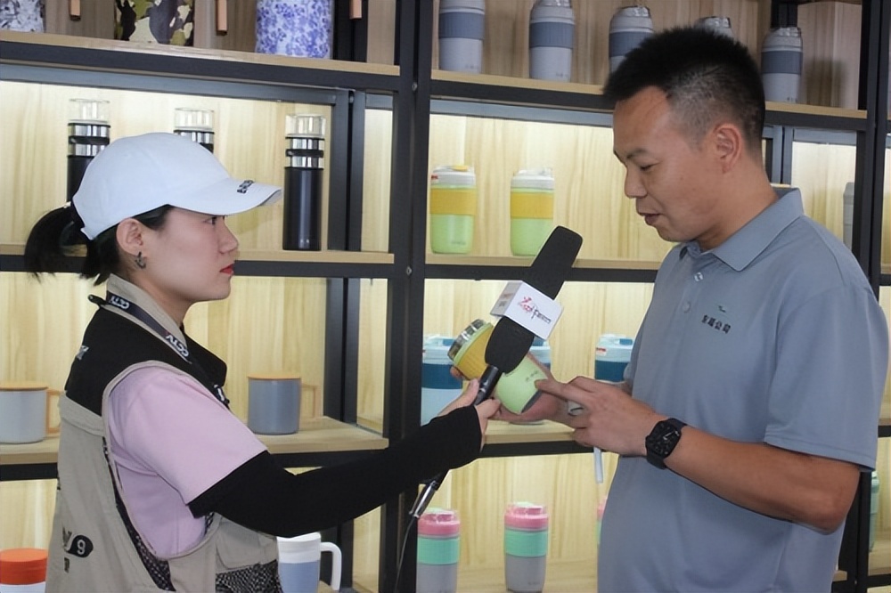 �𻪶���ɹ��з������մ��ڵ� ��Ϊ�������±�������