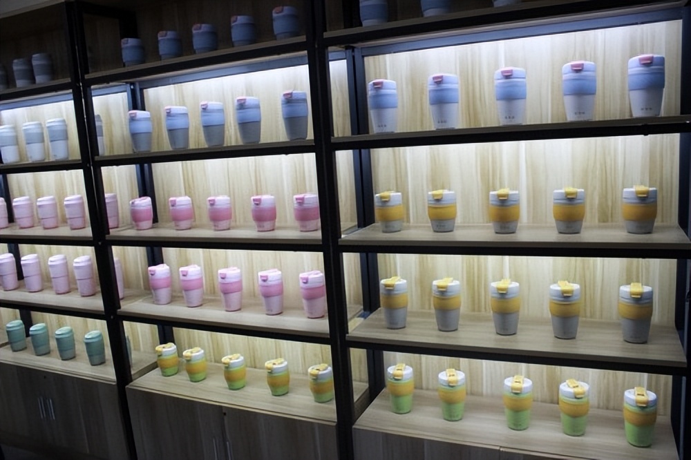 �𻪶���ɹ��з������մ��ڵ� ��Ϊ�������±�������