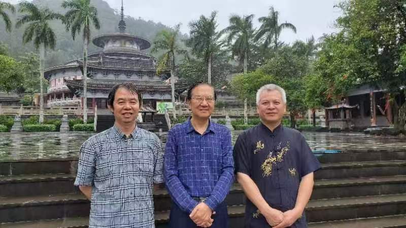 从左至右:郑开(北大哲学系教授),张其成(北京中医药大学国学院院长),徐而缓(皖山医学第17代传人)